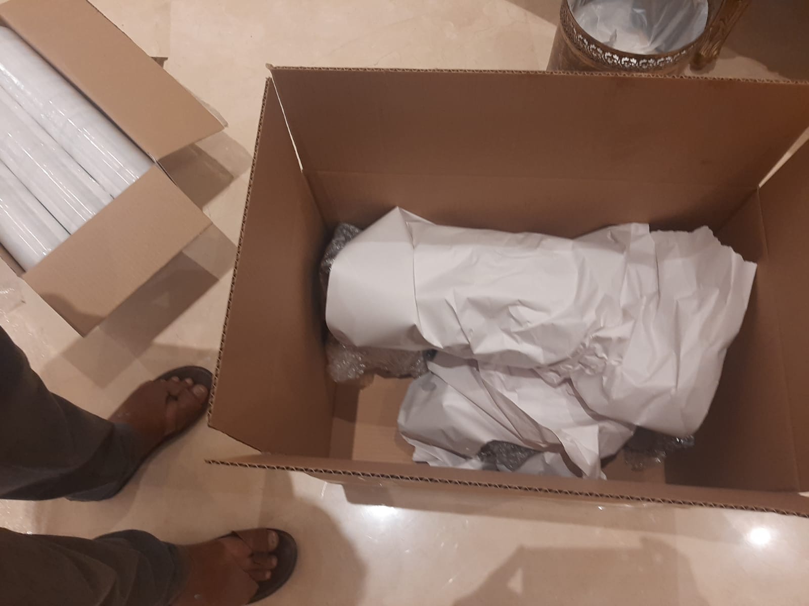 تغليف قطع الأثاث أثناء نقل العفش داخل جدة